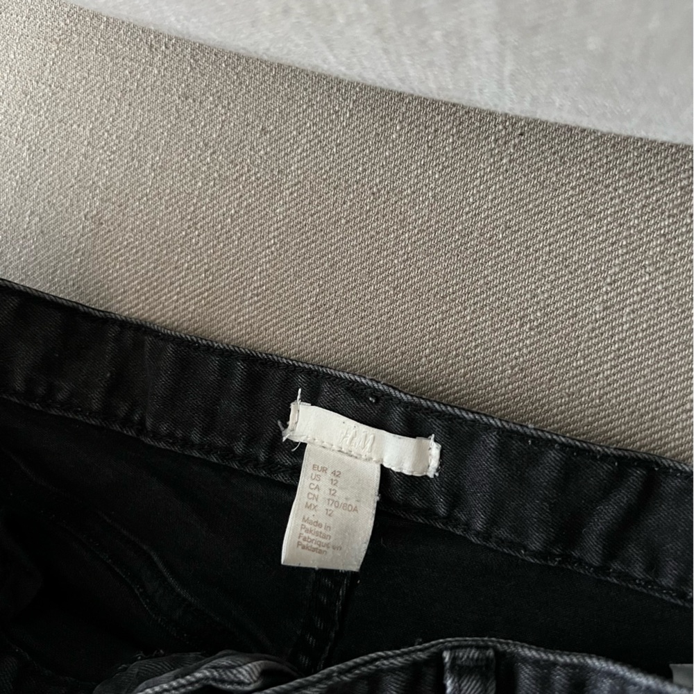 H&M Shorts - Picture 2 of 3